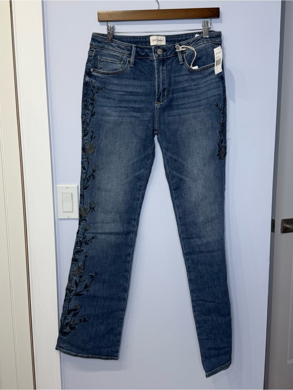 Driftwood Kelly Women's Dark Blue Embroidered Bootcut Jeans, size 29, like new!